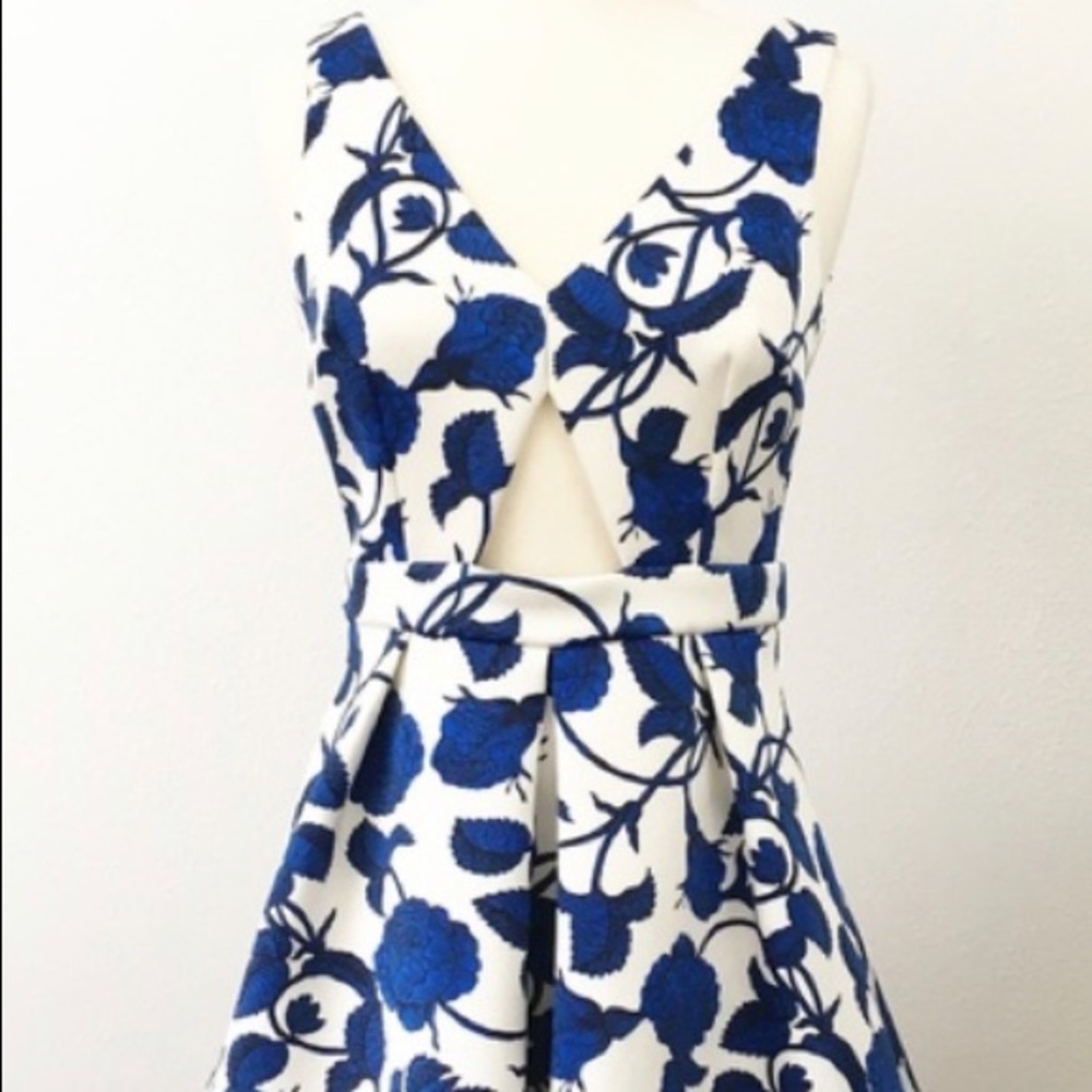 TOPSHOP Blue & White Flower Dress EUR 42, US 10.